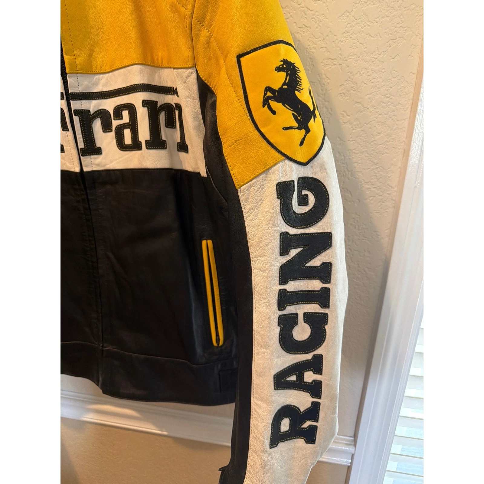 ⭐️ Men’s Ferrari Genuine Leather Jacket Size Medium Racing Luxury Moto Formula1 - product detail image 2
