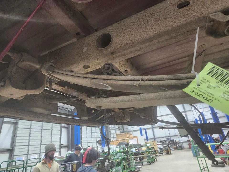 Conjunto de resorte de hoja trasero Chevy Silverado 99-07 4x4 lado izquierdo o derecho OEM Foto 2 de 4