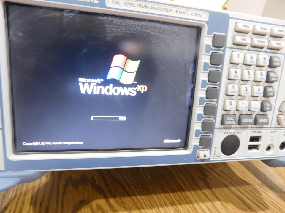 Rohde & Schwartz: FSL6 Spectrum Analyzer. Powered, but for Parts. #100240 - Image 2 of 4