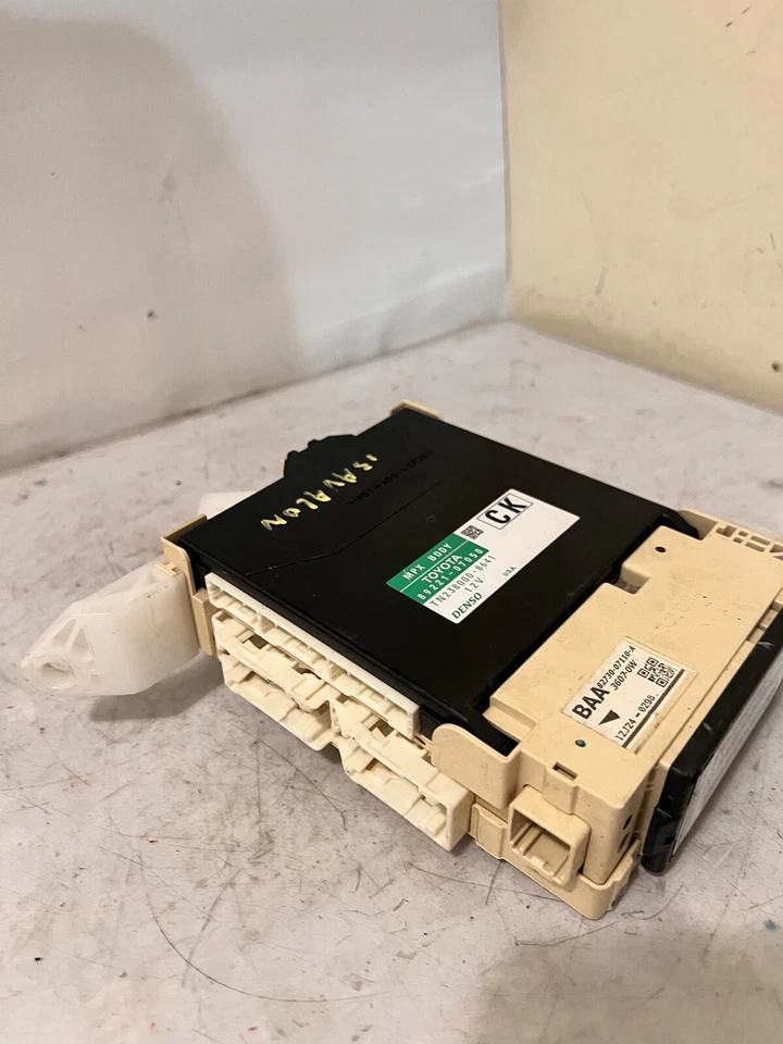 2013 TOYOTA AVALON OEM MULTIPLEX NETWORK CONTROL MODULE OEM 8922107050 - Image 3 of 4