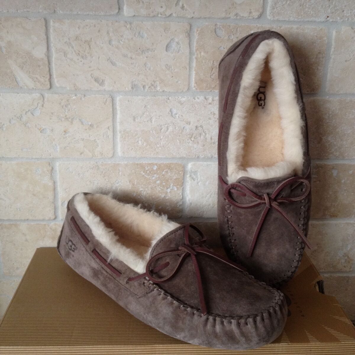 UGG Dakota Espresso Brown Slippers Moccasins Suede Sheepskin UGG Dakota Espresso Brown Slippers Moccasins Suede Sheepskin