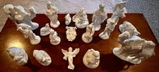 Vintage 1984 Iridescent White 18 Piece Nativity Scene
