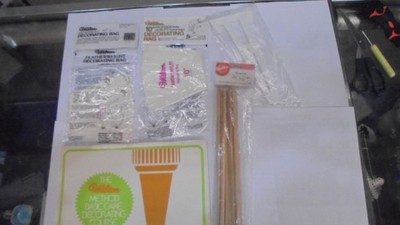 Wilton Method Basic Cake Decorating Course 5 Fun Lessons w/EXTRAS
