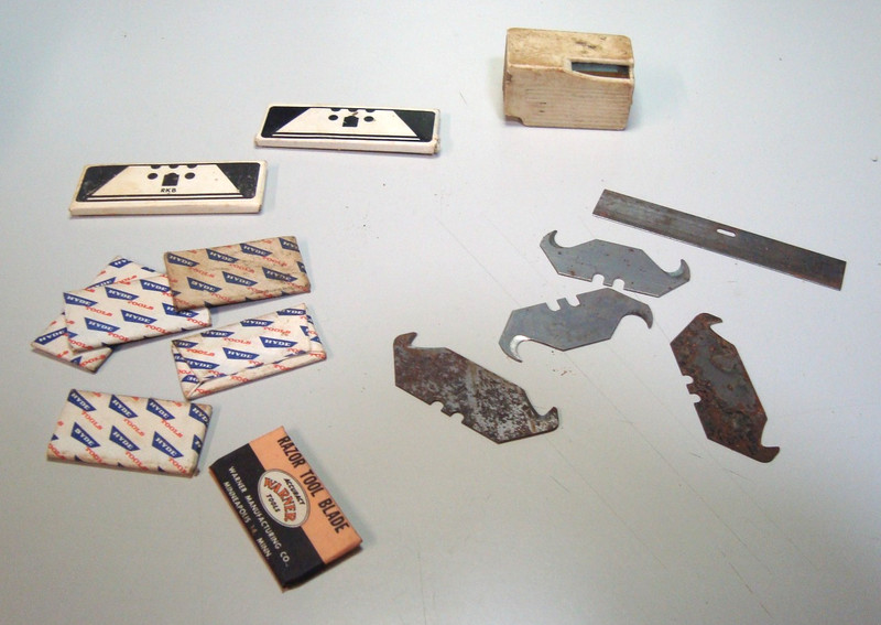 Lot of 21 - Vintage Dispenser, Collectible Razor Blades, Various Styles (1344c)