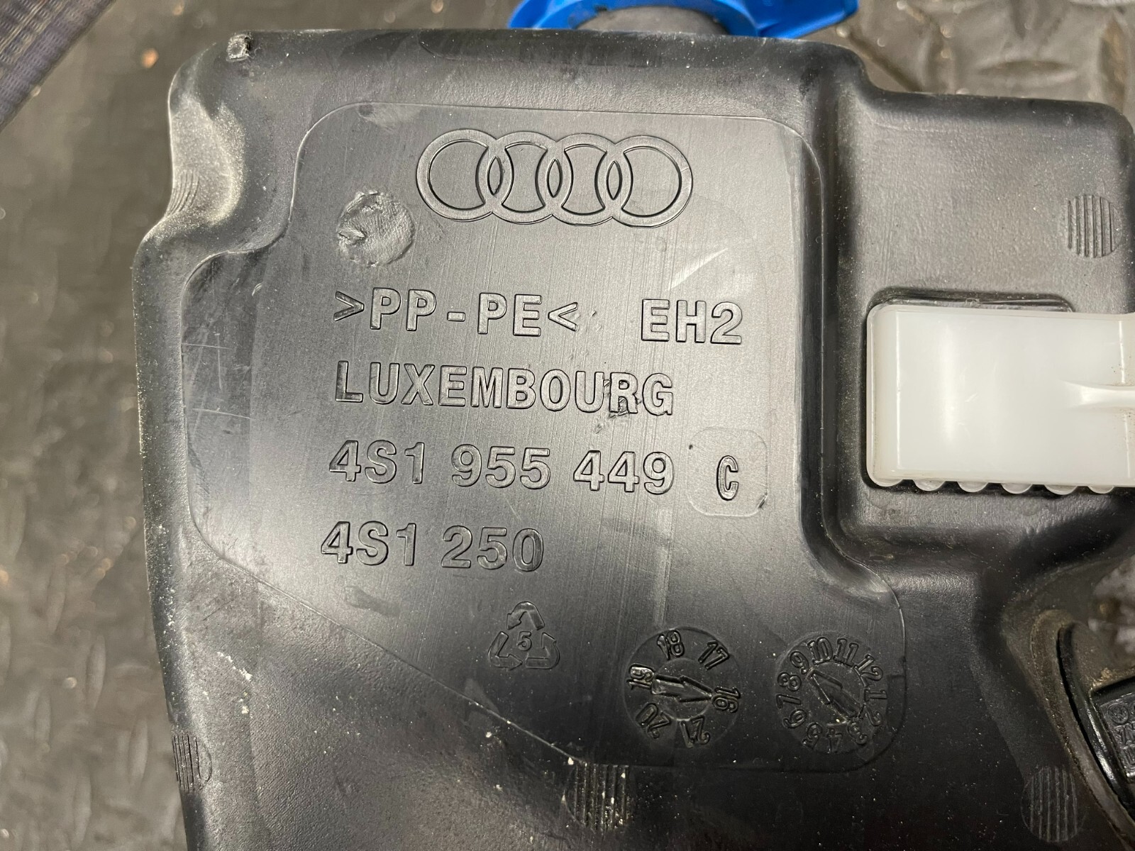 2017 AUDI R8 WINDSHEILD WASHER RESEVIOR OEM 2018 4S1 955 449 C