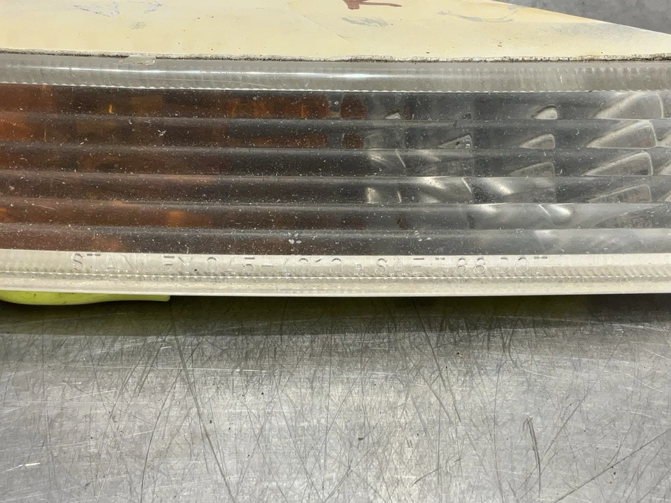 1991-1995 Acura Legend Sedan Front Bumper Turn Signal Light Right Passenger - Image 2 of 4