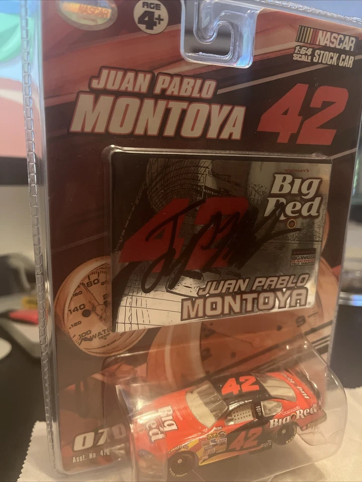 Autografiado NASCAR Juan Pablo Montoya 42 coche escala 1:64 Stock Car, Nuevo en Paquete Foto 4 de 4