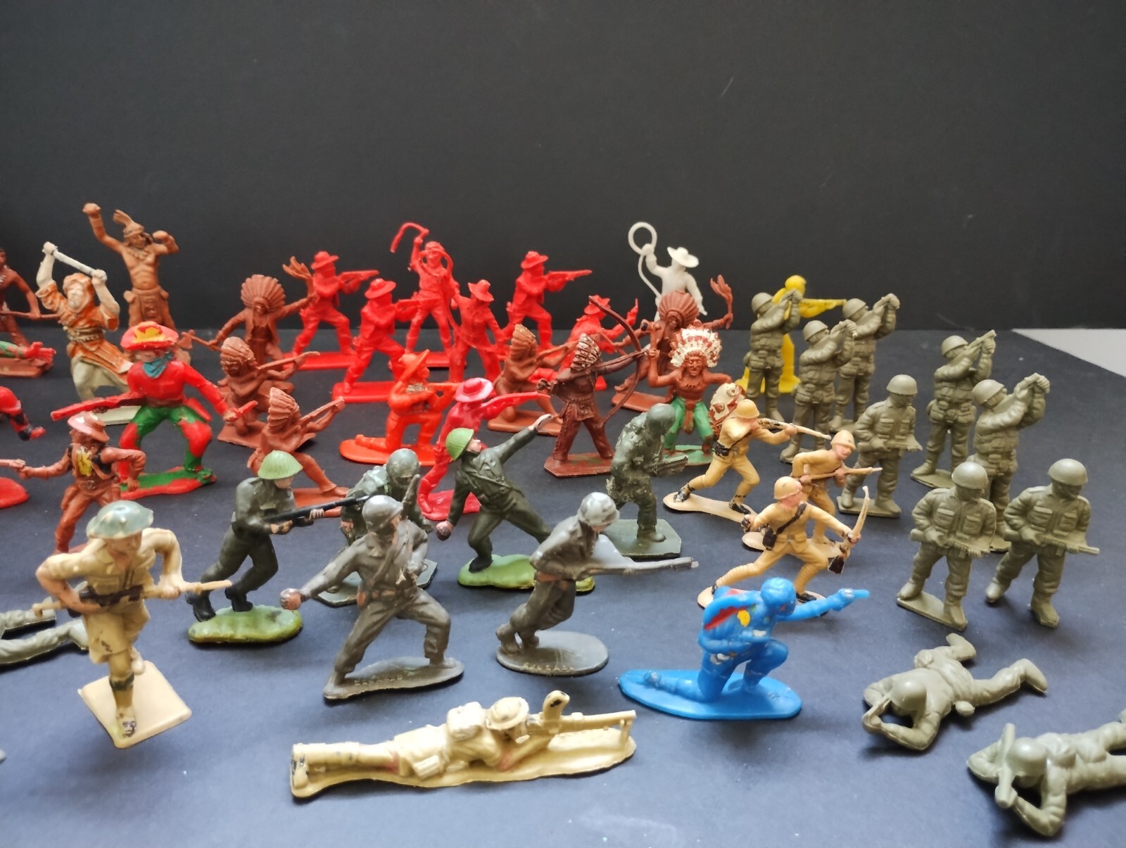 JOB LOT VINTAGE TOY SOLDIERS, COWBOYS INDIANS CRESCENT BRITAINS LONE