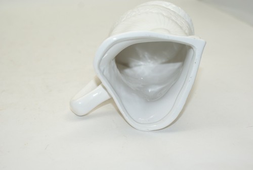 Brocca latte 5" x 4 1/2" in ceramica goffrata bianca Two’s Company - Foto 3 di 6