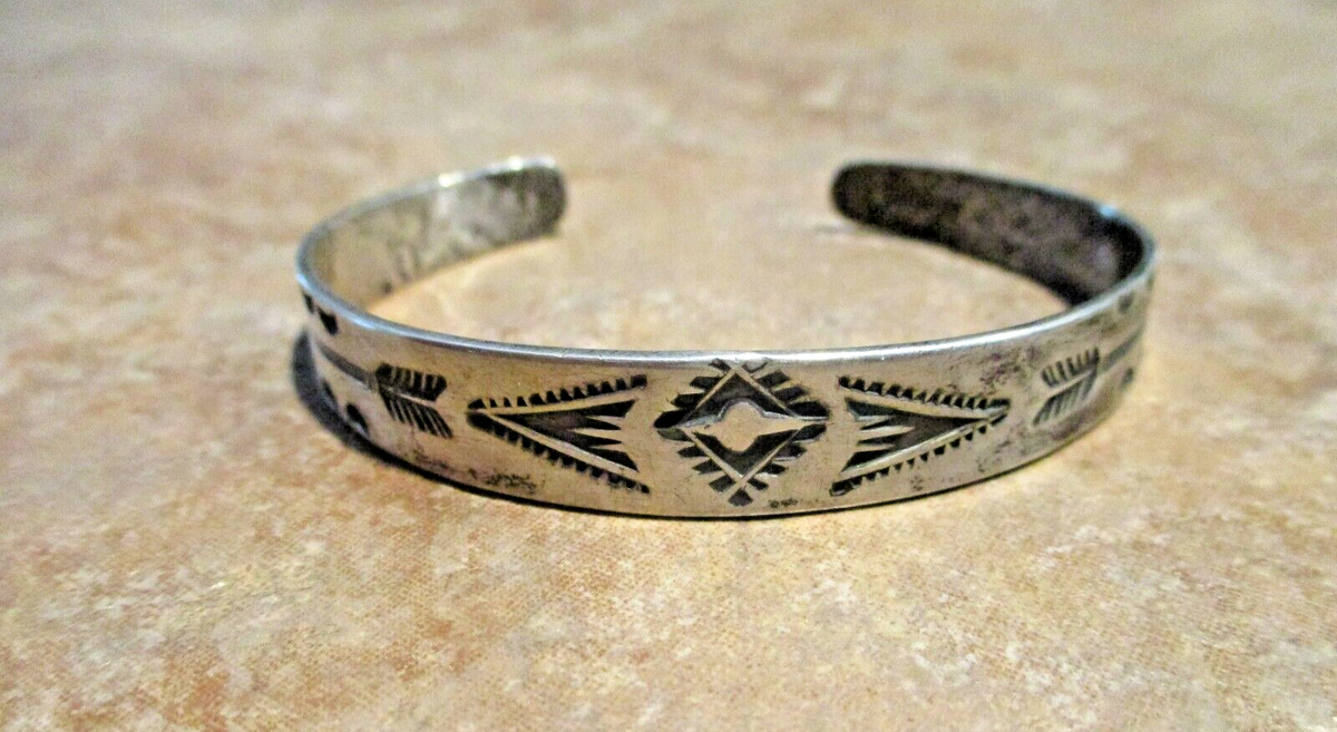 VINTAGE NAVAJO 1930’s SILVER BRACELET VINTAGE NAVAJO 1930's SILVER BRACELET Vintage Navajo Silver