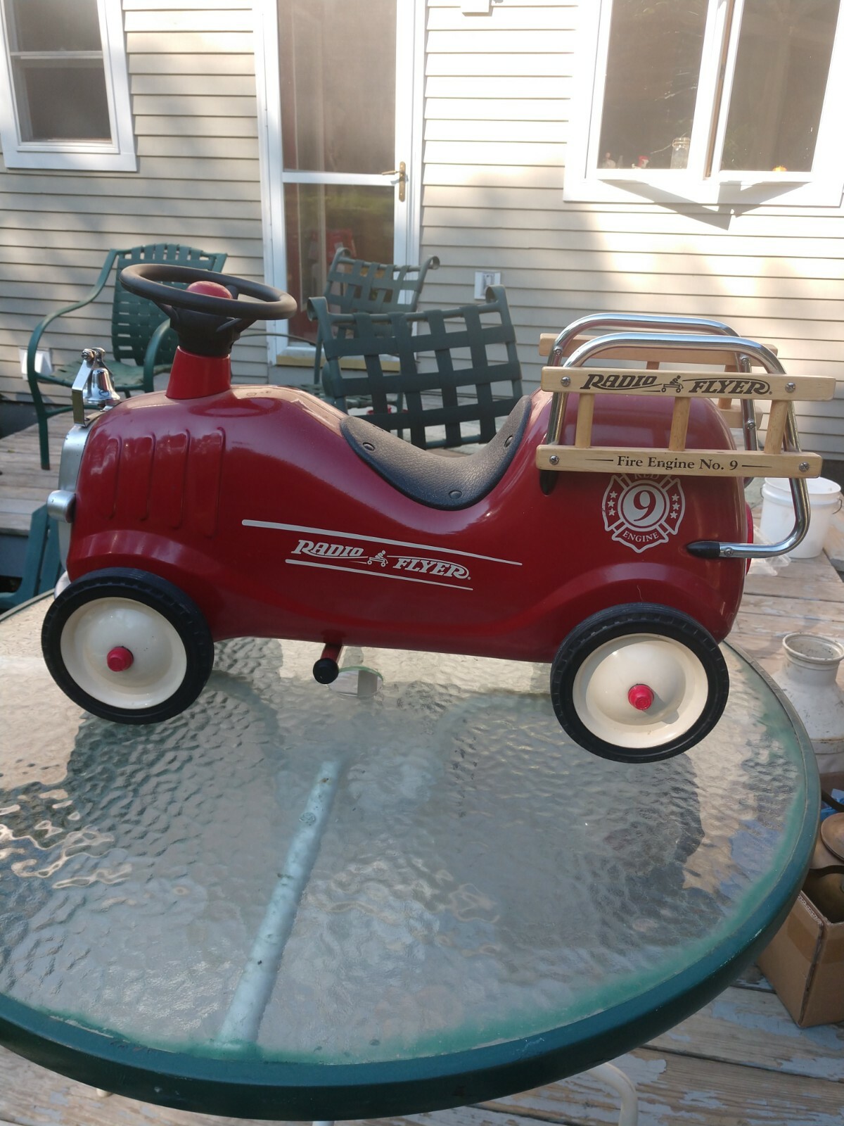 radio flyer little red fire engine
