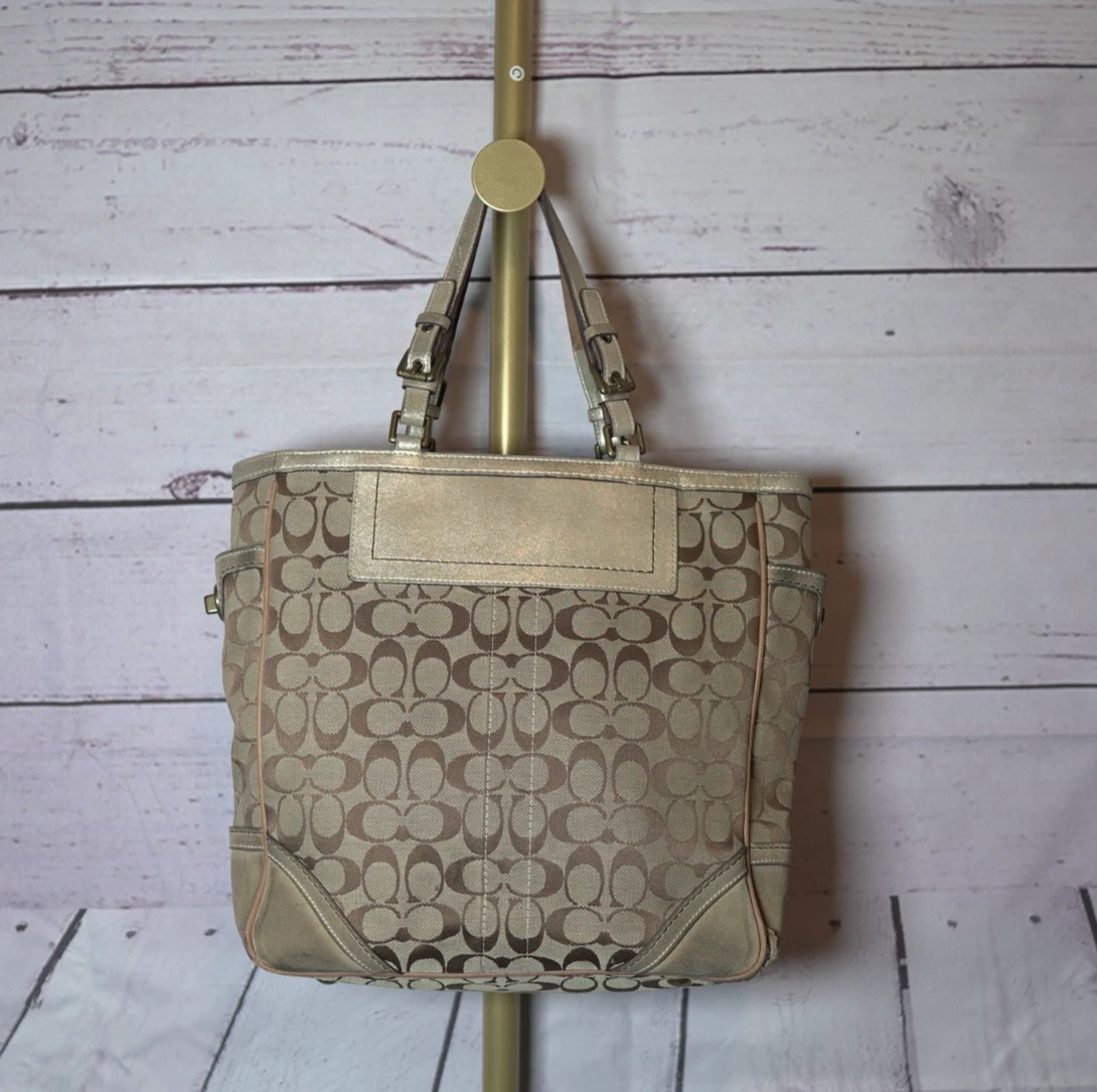 Coach Gallery Signature Tote Tote Cachi e Pelle Oro Fodera Rossa Charm n. G055 8K50