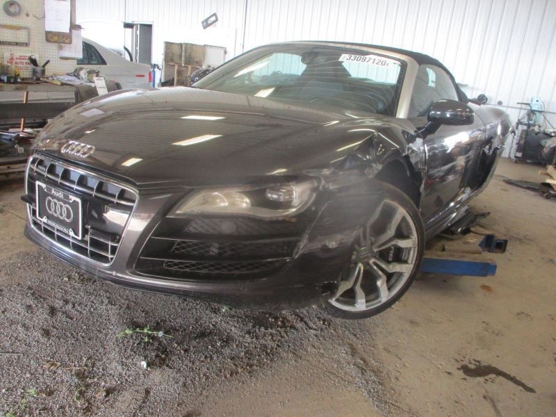 AUDI R8   2012 Carpet Front 1226775