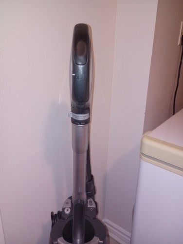 SHARK DUOCLEAN DUO CLEAN UPRIGHT VACUUM CLEANER NV 200C 26 TESTED NO PET/SMOKING - Picture 5 of 9