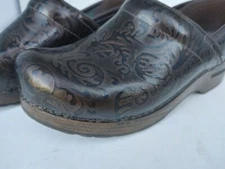 Dansko 39 Brown Metallic Copper Geometric Patent Leather Full Heel Clogs Used