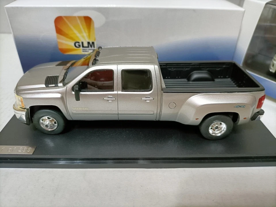 GLM 1:43 Chevrolet Silverado 3500HD 4x4 heavy-duty pickup truck model - Image 2 of 4