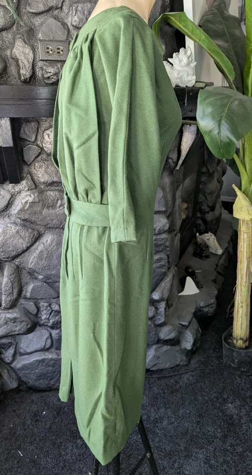 Vtg 1940s Wool Pencil Dress Green Portrait Neckline Back Detail Sz M Unlined - Image 4 of 4