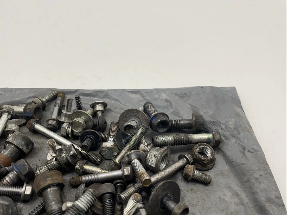 ♻️ Juego de tuercas y pernos Suzuki GSX 1250 FA L0 2010 - 2016 ♻️ Foto 4 de 4