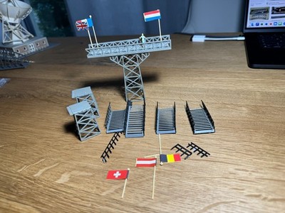 Heljan H0 B-101 Footbridge with Flags (a few parts missing) 101 RARE