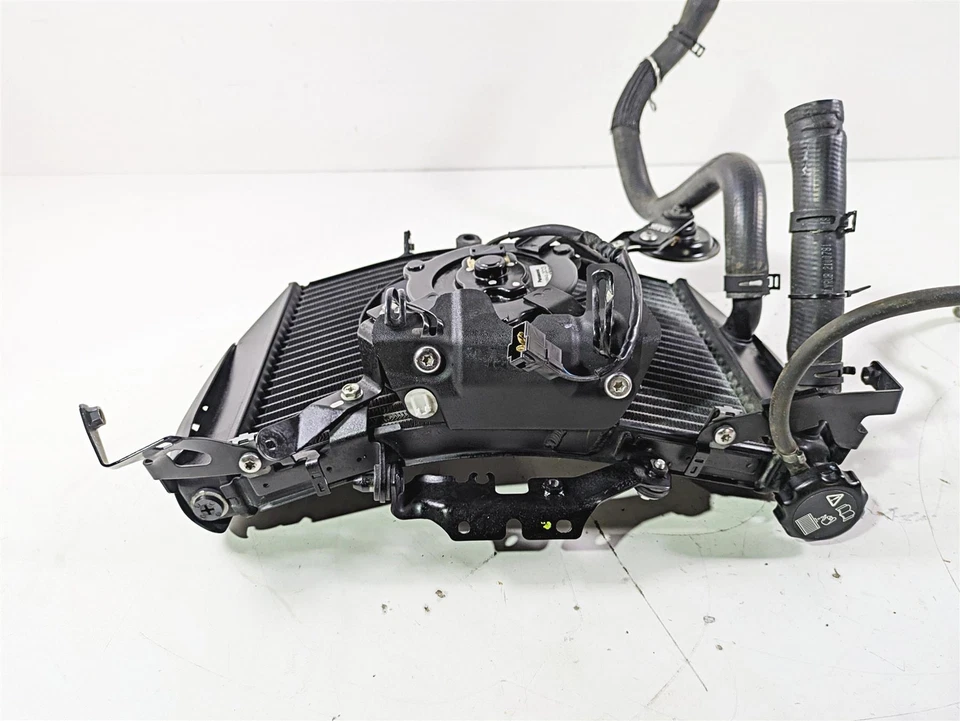 2019 Triumph Speed Triple RS 1050 Radiator Fan Reservoir Hoses Set T2100683 - Image 2 of 4