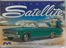 Moebiua Models 1965 Plymouth Satellite in 1/25  1215  ST   (104)