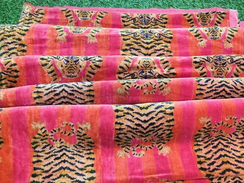 Vestido indio de tela de terciopelo suave con estampado de animales tapicería de costura terciopelo por año Foto 4 de 4