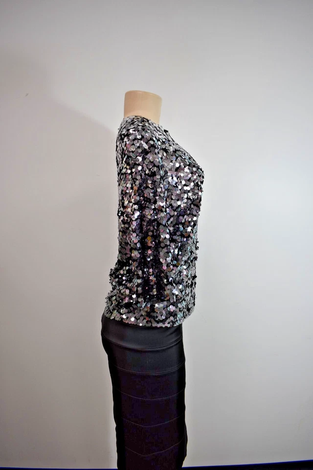 Top de lentejuelas negras plateadas St. John talla pequeña a la venta nt Foto 3 de 4