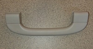 BMW E39 Haltegriff 8227593 Dachhaltegriff Angstgriff Griff Dachhimmel Hellgrau