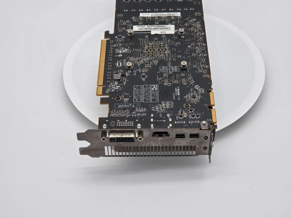 Genuine Apple AMD Radeon HD 7950 3GB 4K Graphics Card for Mac Pro - Image 3 of 4