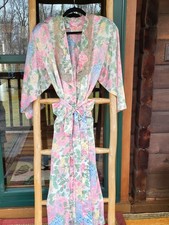 VINTAGE Victoria s Secret Gold Label Floral Silky Wrap Belted BathRobe Sz Medium
