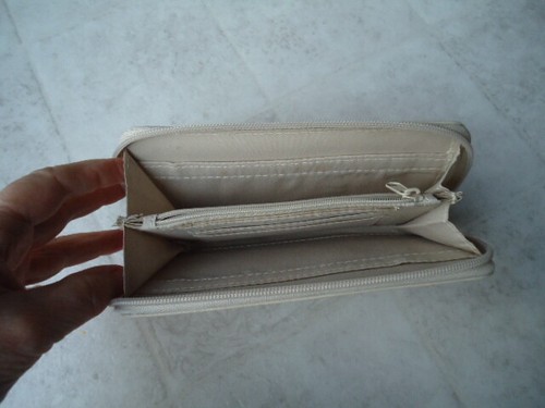 Beige Zippered Clutch Center Zippered Change Purse W/ Id On One Side 2 CC Slots - Picture 3 of 9