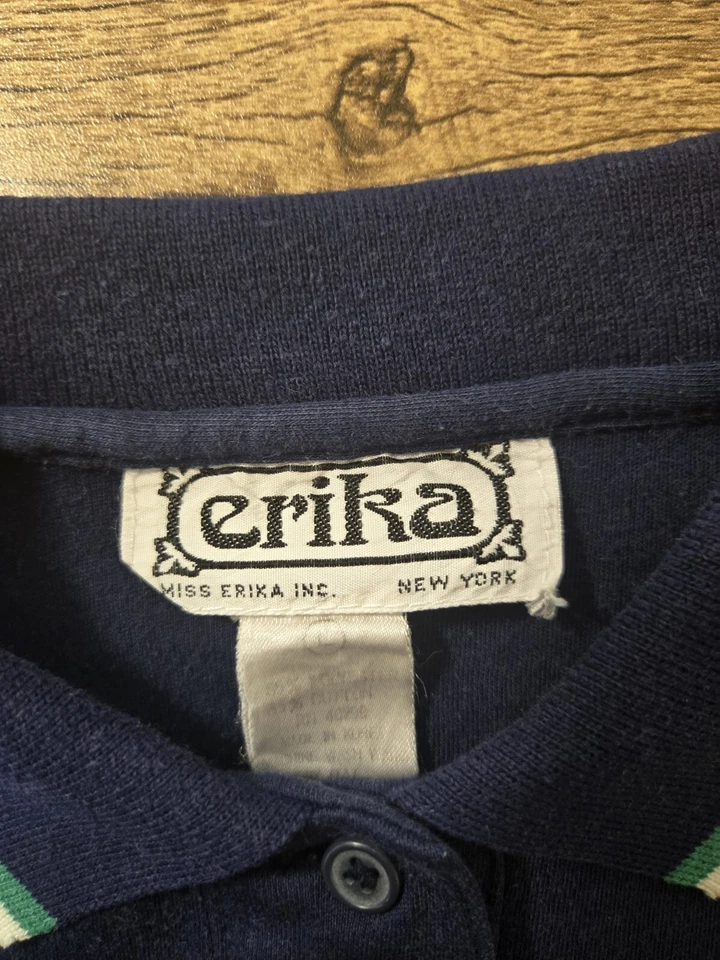 Polo vintage marca Erika azul marino con detalles de ribete blanco/verde, talla L Foto 4 de 4