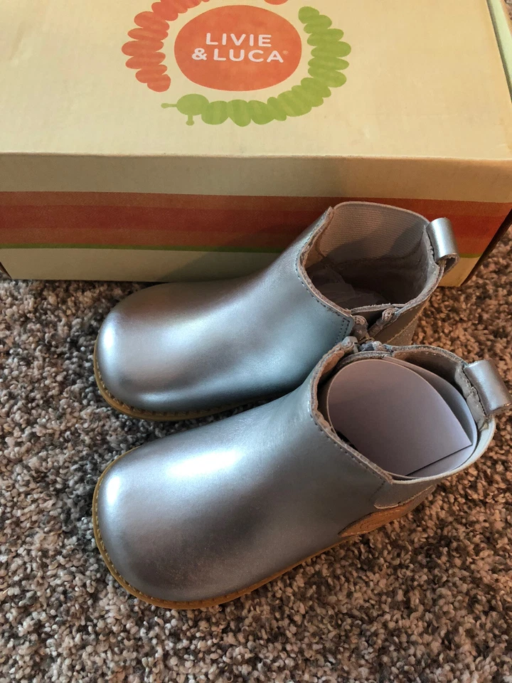 Livie and Luca Wink Booties 6T New - Photo 2/4