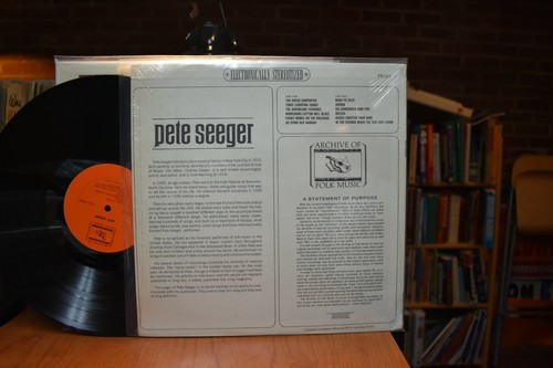 Pete Seeger LP Archive of Folk Music FS-201 Stereo - Picture 2 of 2