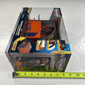 Micro Machines Series 1 Tuner Garage Expanding Playset w Exclusive Vehicle