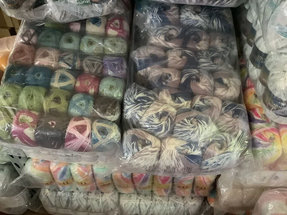 1 kg Bundle of Knitting and Crochet Wool/Yarn Balls Job Lot - Image 4 of 4