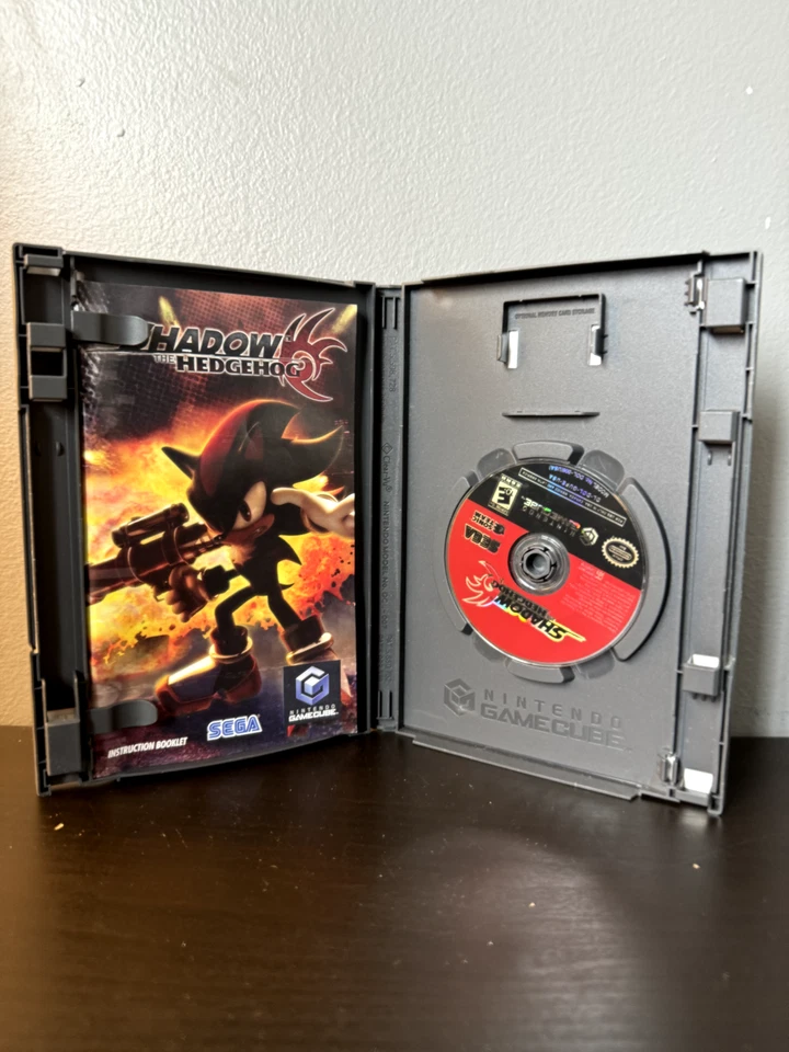 Shadow the Hedgehog (Nintendo GameCube, 2005) Complete CIB W/ Manual - Image 3 of 4