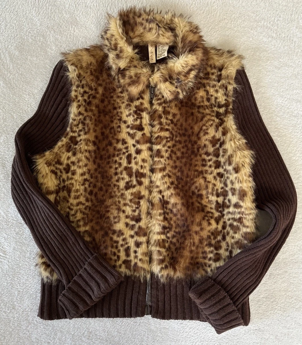 Fabulous vintage tiara international sweater with a