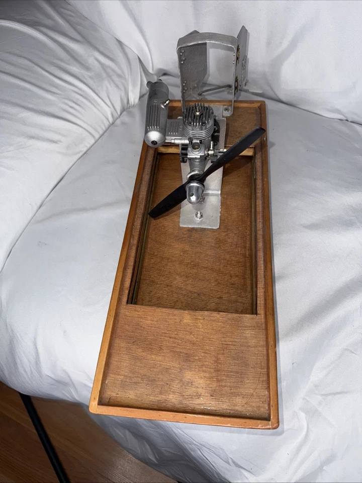 BOTE DE HÉLICE DE AIRE TETHER VINTAGE CON (2) 15 O.S. MOTOR MAX Foto 2 de 4