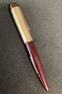 Eversharp “Skyline” Demi Maroon Vintage 1940’s Lever Fill Fine Nib 14k