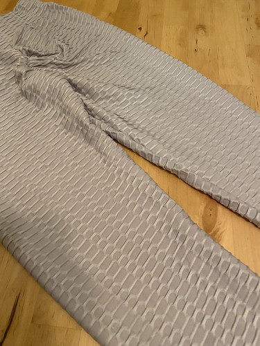 Light Gray Women’s TikTok Leggings size Medium - Picture 9 of 10