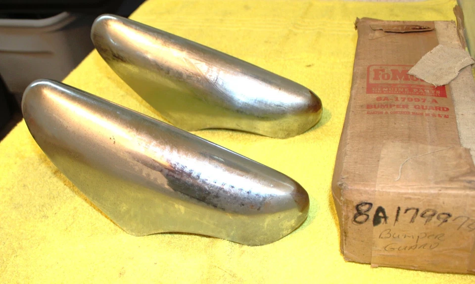 1949 1950 Ford Custom Deluxe Crestliner Convrt NOS PROTECTORES DE PARACHOQUES DELANTEROS CROMADOS Foto 4 de 4