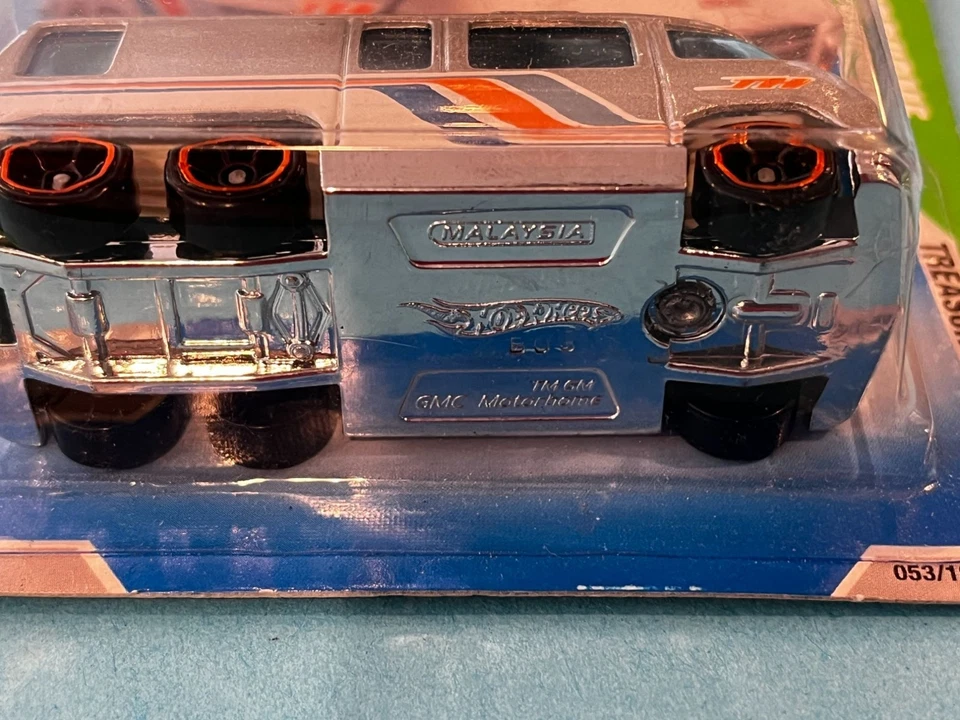 2009 Hot Wheels Treasure Hunts GMC Motorhome Metalflake Silver - Image 4 of 4