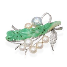 Vintage White Gold Alloy Pearl and Jadeite Jade Bouquet Pendant Brooch