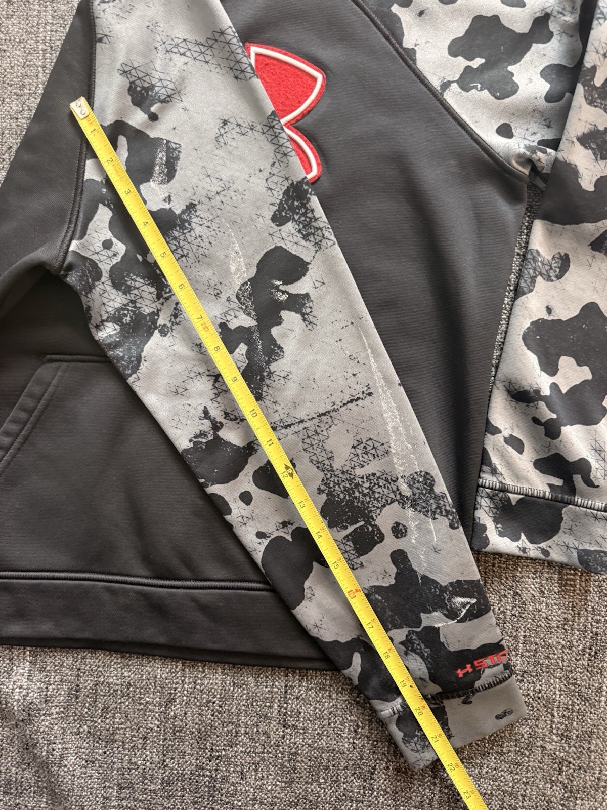 Under Armor Athleisure Hoodie Black, Gray, Red Logo Camo Sleeves Size Youth Lg thumbnail 4