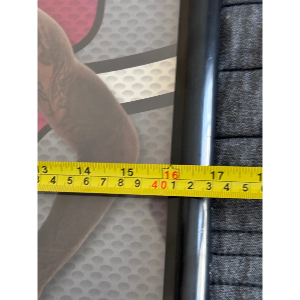 Póster vintage enmarcado de LeBron James NBA Miami Heat #6 Dwayne Wade 21" x 17" Foto 4 de 4