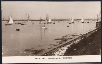 Ansichtskarte Burnham-on-Crouch, Shoreline with yachts and sailboats 