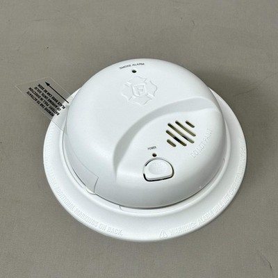 FIRST ALERT Battery-Operated Smoke Alarm Early Warning 9V Alkaline White 1046829