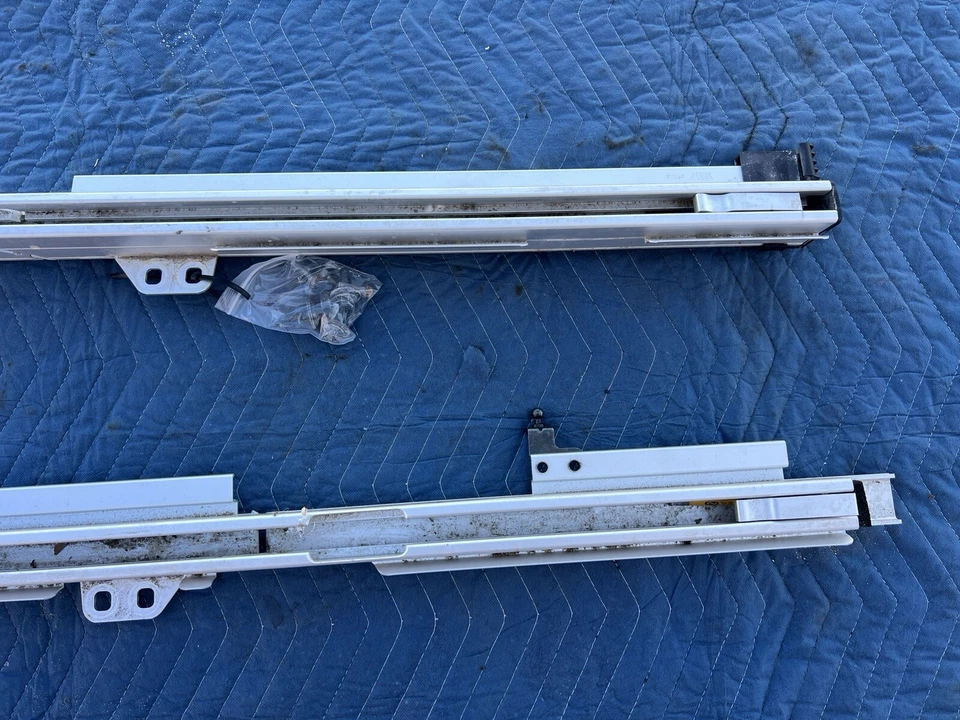 Volvo XC70 2008-2015 maletero trasero panel de almacenamiento rieles izquierda derecha OEM #4307E Foto 2 de 4