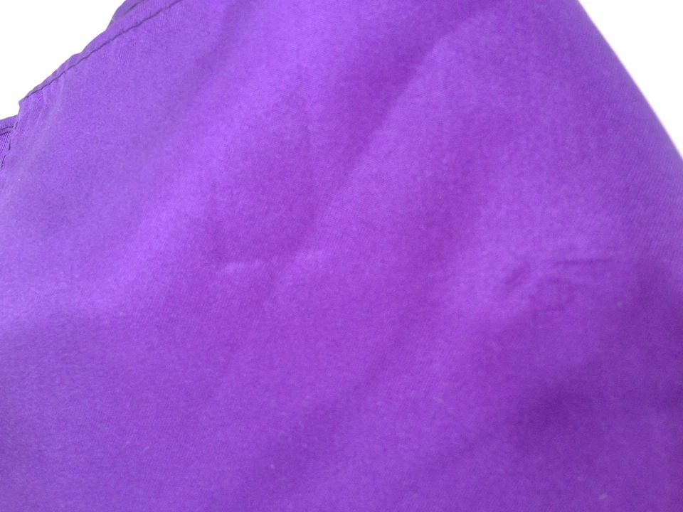 Pañuelo informal de seda púrpura liso cuadrado de bolsillo para hombre Club Room $95 Foto 4 de 4